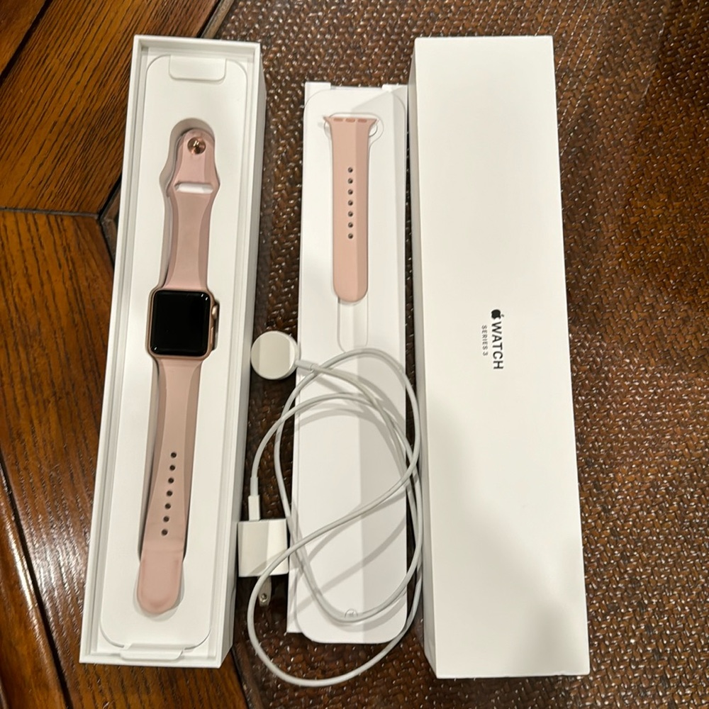 Apple Smartwatch in Pink with Accessories